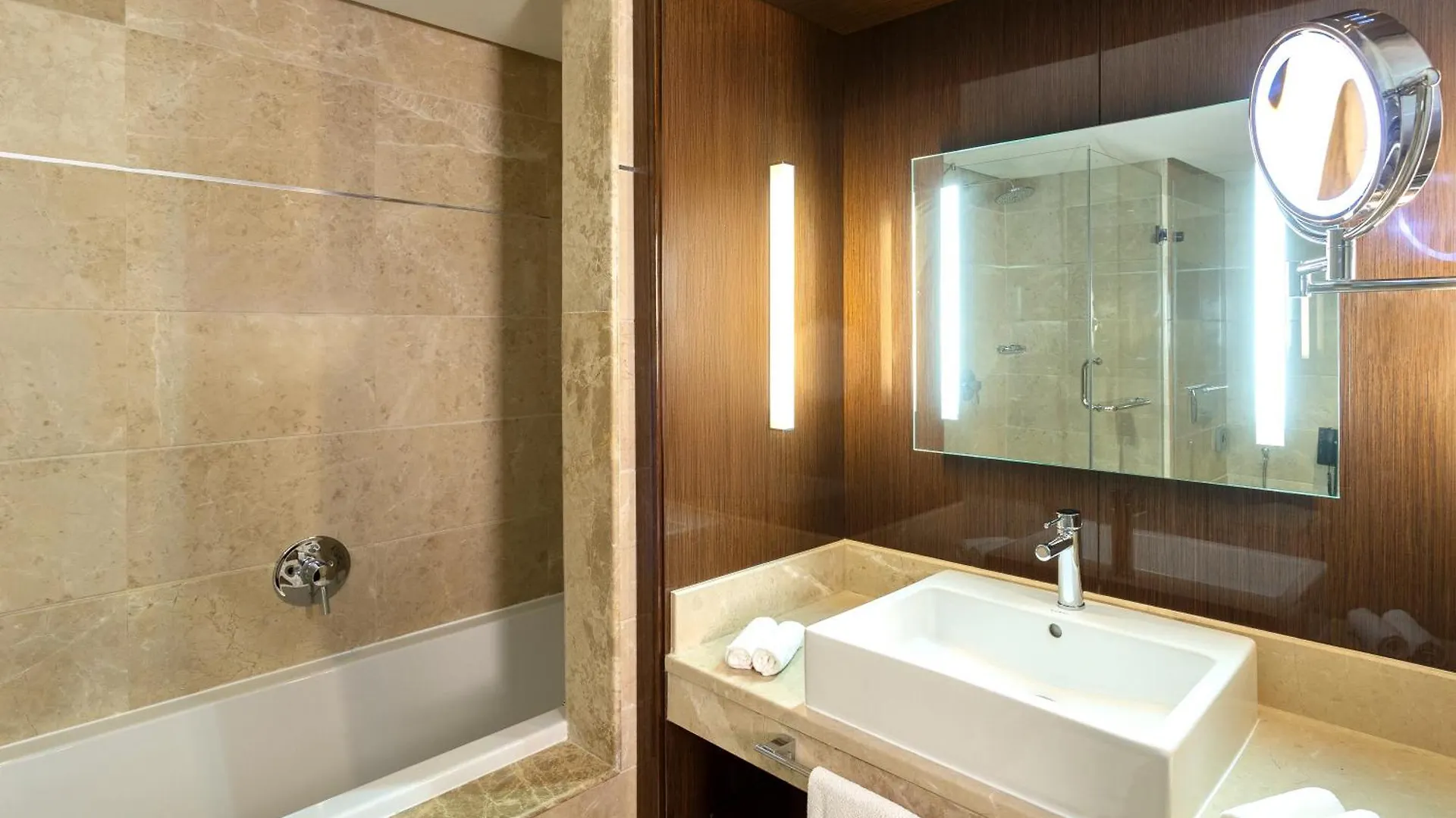 Radisson Blu Hotel & Convention Center, Τύνιδα 5*,